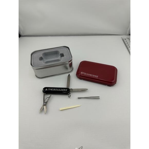 VTG Victorinox Swiss Army Knife Key Chain 58MM "Boulders GC" AZ Classic SD NIB - Picture 2 of 6